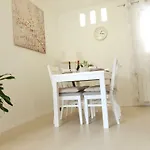 And Marija דירה חוואר