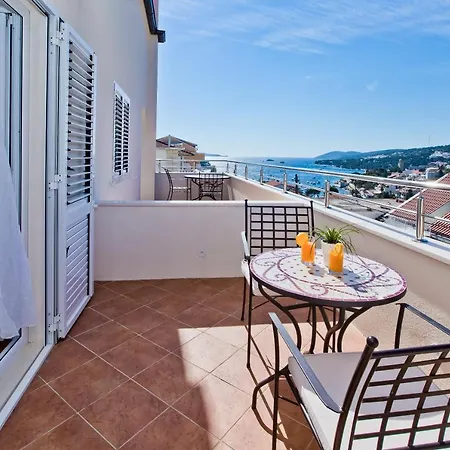 Апартаменти And Marija Хвар