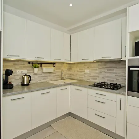 And Marija 赫瓦尔