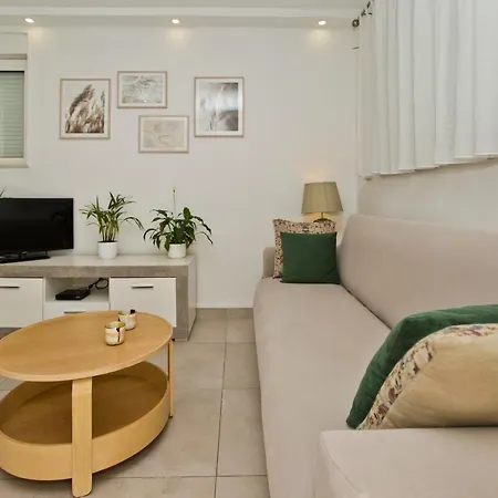 And Marija 赫瓦尔