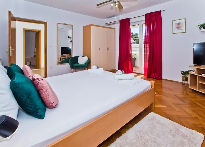 And Marija Hvar Town