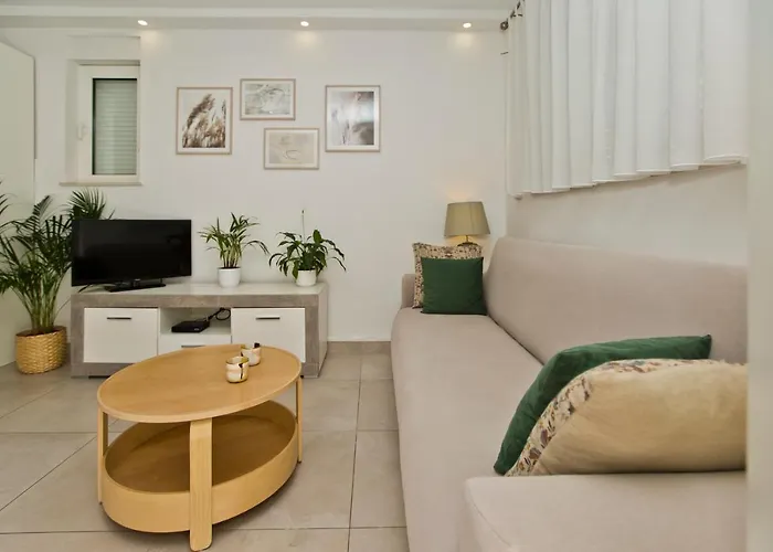 And Marija Hvar Town